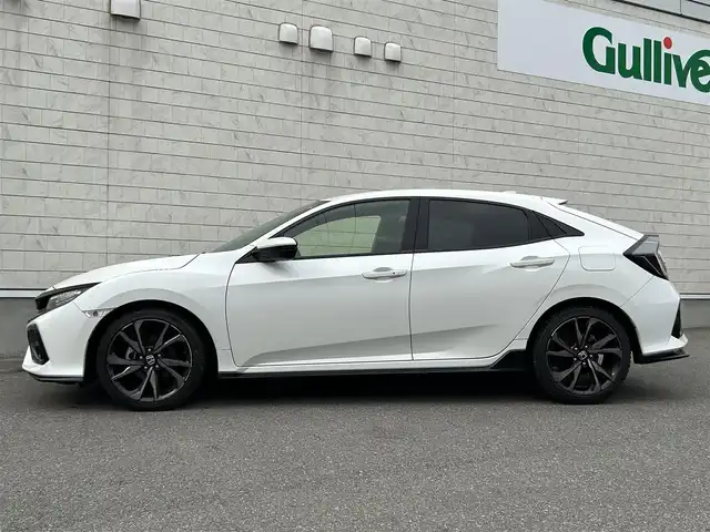 ホンダ シビック ハッチバック ホンダセンシング 山形県 2018(平30)年 8.6万km ホワイトオーキッドパール 禁煙車/純正SDナビ/・フルセグ/CD/DVD/AM/FM/衝突軽減ブレーキ/アダプティブクルーズコントロール/横滑り防止装置/レーンキープアシスト/アイドリングストップ/盗難防止装置/コーナーセンサー/バックカメラ/オートライト/LEDライト/フォグランプ/純正18インチアルミホイール/純正フロアマット/前席シートヒーター/ETC