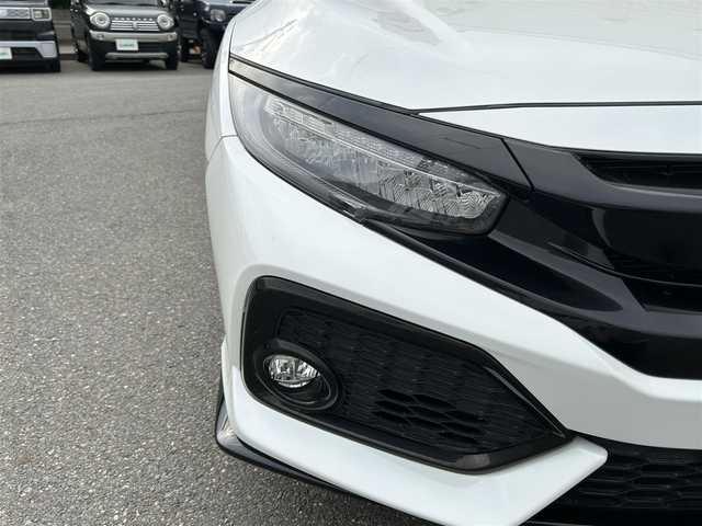 ホンダ シビック ハッチバック ホンダセンシング 山形県 2018(平30)年 8.6万km ホワイトオーキッドパール 禁煙車/純正SDナビ/・フルセグ/CD/DVD/AM/FM/衝突軽減ブレーキ/アダプティブクルーズコントロール/横滑り防止装置/レーンキープアシスト/アイドリングストップ/盗難防止装置/コーナーセンサー/バックカメラ/オートライト/LEDライト/フォグランプ/純正18インチアルミホイール/純正フロアマット/前席シートヒーター/ETC