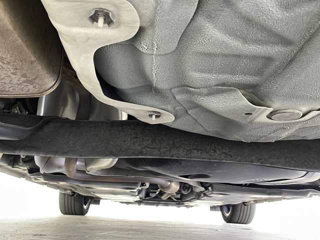 日産 オーラ G レザーエディション 千葉県 2022(令4)年 4.4万km ピュアホワイトパール / スーパーブラック 2トーン 運転支援システム/・エマージェンシーブレーキ/・標識検知機能/・踏み間違い防止アシスト/・車線逸脱警報/・ふらつき警報/・後側方衝突防止支援システム/・後側方車両検知警報/・後退時車両検知機能/純正10インチメモリーナビ/・フルセグTV/・Bluetoothオーディオ接続/・CD/DVD再生機能/ブラインドスポットモニター/合皮レザーシート/LEDヘッドライト/デジタルインナーミラー/USBソケット