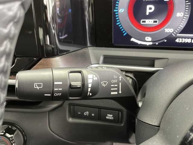 日産 オーラ G レザーエディション 千葉県 2022(令4)年 4.4万km ピュアホワイトパール / スーパーブラック 2トーン 運転支援システム/・エマージェンシーブレーキ/・標識検知機能/・踏み間違い防止アシスト/・車線逸脱警報/・ふらつき警報/・後側方衝突防止支援システム/・後側方車両検知警報/・後退時車両検知機能/純正10インチメモリーナビ/・フルセグTV/・Bluetoothオーディオ接続/・CD/DVD再生機能/ブラインドスポットモニター/合皮レザーシート/LEDヘッドライト/デジタルインナーミラー/USBソケット
