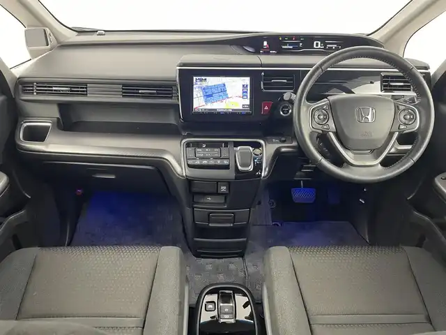 ホンダ ステップワゴン スパーダ eHEV G ホンダS 埼玉県 2020(令2)年 6.3万km プラチナホワイトパール 社外ナビ　MDV-S708L/(Bluetooth/USB/ipod/CD/DVD/AM/FM)/地デジフルセグ/バックカメラ/前方ドライブレコーダー/ETC2.0/Honda SENSING/・アダプティブ・クルーズ・コントロール/・衝突軽減ブレーキ/・誤発進抑制機能/・歩行者事故低減ステアリング/・路外逸脱抑制機能/・先行車発進お知らせ機能/・標識認識機能/電子パーキングシステム/ブレーキホールド/EVモード/ステアリングリモコン/プッシュスタート/両側パワースライドドア/ロールサンシェード/ウィンカーミラー/フロントフォグランプ/社外フロアマット/社外ドアバイザー/純正16インチアルミホイール付205/60R16サマータイヤ×4車載