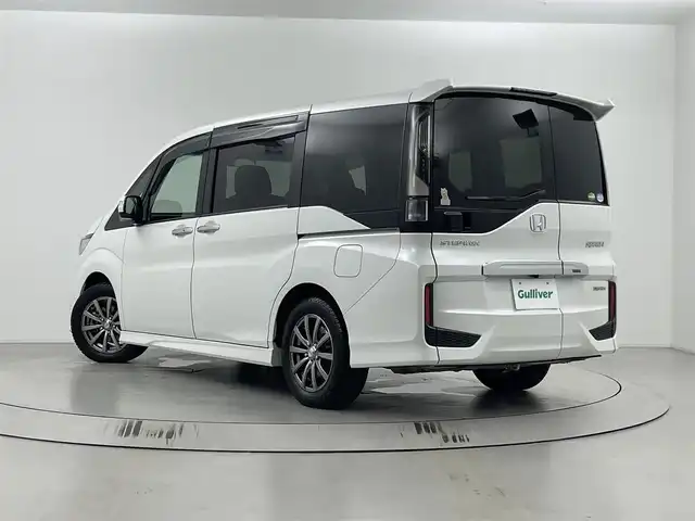 ホンダ ステップワゴン スパーダ eHEV G ホンダS 埼玉県 2020(令2)年 6.3万km プラチナホワイトパール 社外ナビ　MDV-S708L/(Bluetooth/USB/ipod/CD/DVD/AM/FM)/地デジフルセグ/バックカメラ/前方ドライブレコーダー/ETC2.0/Honda SENSING/・アダプティブ・クルーズ・コントロール/・衝突軽減ブレーキ/・誤発進抑制機能/・歩行者事故低減ステアリング/・路外逸脱抑制機能/・先行車発進お知らせ機能/・標識認識機能/電子パーキングシステム/ブレーキホールド/EVモード/ステアリングリモコン/プッシュスタート/両側パワースライドドア/ロールサンシェード/ウィンカーミラー/フロントフォグランプ/社外フロアマット/社外ドアバイザー/純正16インチアルミホイール付205/60R16サマータイヤ×4車載