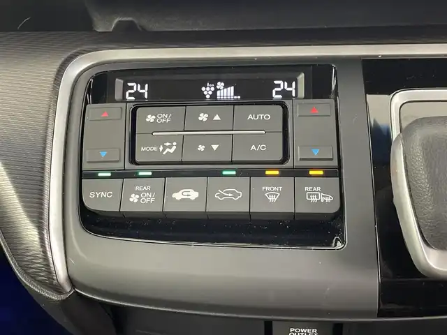 ホンダ ステップワゴン スパーダ eHEV G ホンダS 埼玉県 2020(令2)年 6.3万km プラチナホワイトパール 社外ナビ　MDV-S708L/(Bluetooth/USB/ipod/CD/DVD/AM/FM)/地デジフルセグ/バックカメラ/前方ドライブレコーダー/ETC2.0/Honda SENSING/・アダプティブ・クルーズ・コントロール/・衝突軽減ブレーキ/・誤発進抑制機能/・歩行者事故低減ステアリング/・路外逸脱抑制機能/・先行車発進お知らせ機能/・標識認識機能/電子パーキングシステム/ブレーキホールド/EVモード/ステアリングリモコン/プッシュスタート/両側パワースライドドア/ロールサンシェード/ウィンカーミラー/フロントフォグランプ/社外フロアマット/社外ドアバイザー/純正16インチアルミホイール付205/60R16サマータイヤ×4車載