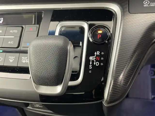 ホンダ ステップワゴン スパーダ eHEV G ホンダS 埼玉県 2020(令2)年 6.3万km プラチナホワイトパール 社外ナビ　MDV-S708L/(Bluetooth/USB/ipod/CD/DVD/AM/FM)/地デジフルセグ/バックカメラ/前方ドライブレコーダー/ETC2.0/Honda SENSING/・アダプティブ・クルーズ・コントロール/・衝突軽減ブレーキ/・誤発進抑制機能/・歩行者事故低減ステアリング/・路外逸脱抑制機能/・先行車発進お知らせ機能/・標識認識機能/電子パーキングシステム/ブレーキホールド/EVモード/ステアリングリモコン/プッシュスタート/両側パワースライドドア/ロールサンシェード/ウィンカーミラー/フロントフォグランプ/社外フロアマット/社外ドアバイザー/純正16インチアルミホイール付205/60R16サマータイヤ×4車載
