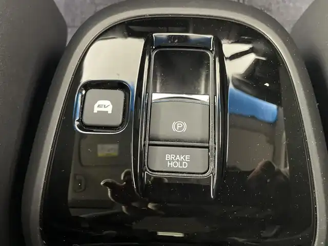ホンダ ステップワゴン スパーダ eHEV G ホンダS 埼玉県 2020(令2)年 6.3万km プラチナホワイトパール 社外ナビ　MDV-S708L/(Bluetooth/USB/ipod/CD/DVD/AM/FM)/地デジフルセグ/バックカメラ/前方ドライブレコーダー/ETC2.0/Honda SENSING/・アダプティブ・クルーズ・コントロール/・衝突軽減ブレーキ/・誤発進抑制機能/・歩行者事故低減ステアリング/・路外逸脱抑制機能/・先行車発進お知らせ機能/・標識認識機能/電子パーキングシステム/ブレーキホールド/EVモード/ステアリングリモコン/プッシュスタート/両側パワースライドドア/ロールサンシェード/ウィンカーミラー/フロントフォグランプ/社外フロアマット/社外ドアバイザー/純正16インチアルミホイール付205/60R16サマータイヤ×4車載