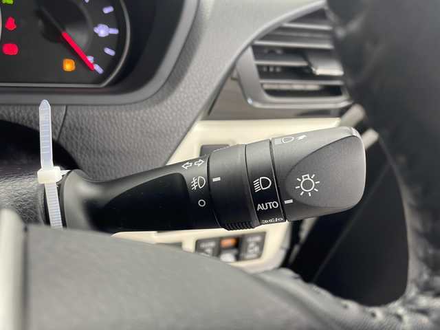 トヨタ ノア Si ダブルバイビーⅢ 千葉県 2021(令3)年 3.5万km ホワイトパールクリスタルシャイン 禁煙車/純正ナビ/・CD/DVD/AM/FM/・フルセグTV/衝突被害軽減ブレーキ/・車線逸脱防止支援/・コーナーセンサー/両側パワースライドドア/オートライト/・オートハイビーム/スマートキー