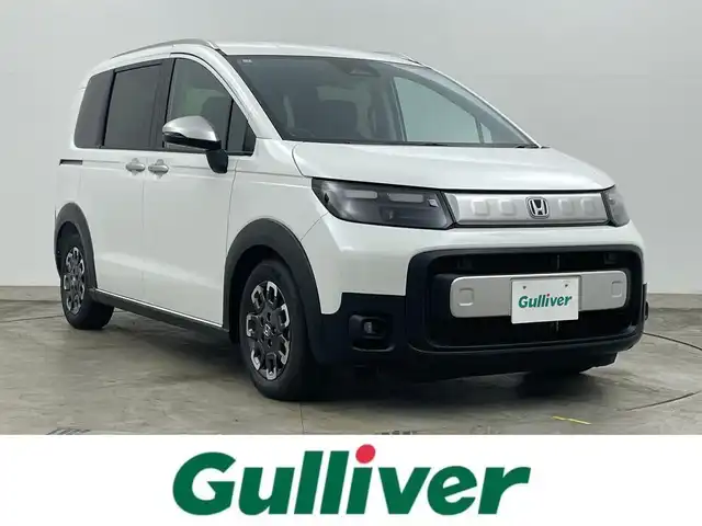 ホンダ フリード ハイブリット e:HEV クロスター 岡山県 2025(令7)年 0.1千km プラチナホワイトパール 登録済未使用車/純正9インチナビ　LXM-242ZFNI(207680円)/Bluetooth/CarPlay/AndroidAuto/地デジ/バックカメラ /ホンダセンシング /・衝突軽減ブレーキ/・レーンキープアシスト/・オートハイビーム/・ブラインドスポットインフォメーション/・アダプティブクルーズコントロール/LEDヘッドライト/両側パワースライドドア /プッシュスタート /スマートキー/ハーフレザーシート/シートヒーター /USB/コーナーセンサー /純正15インチアルミホイール/ルーフレール