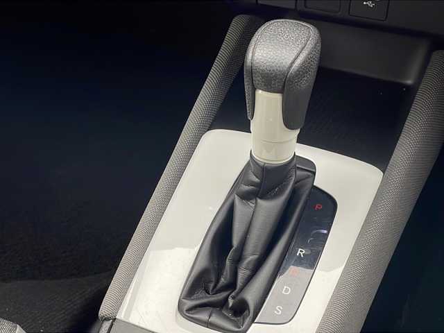 ホンダ フィット クロスター 宮城県 2020(令2)年 2.7万km クリスタルブラックパール 純正ナビ/バックカメラ/純正エンジンスターター/ルーフレール/前後コーナーセンサー　/ホンダセンシング　/　・アダプティブクルーズコントロール　/　・路外逸脱抑制機能　/　・踏み間違い抑制　/　・横滑り防止装置　/オートライト　/ＬＥＤライト　/ライトレベライザー/ステアリングスイッチ/純正フロアマット/サイドバイザー　/純正アルミホイール
