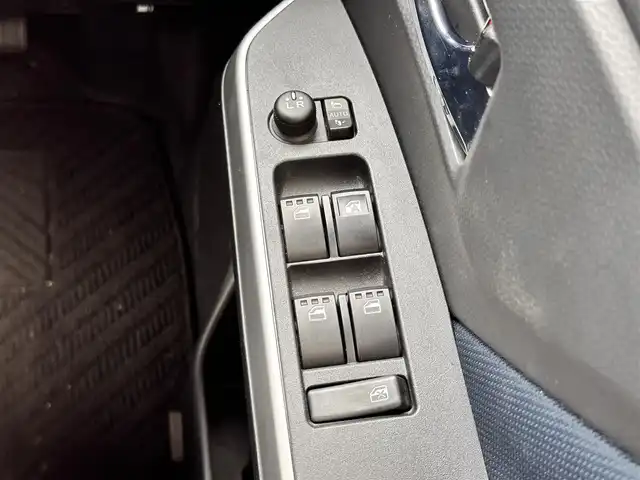 トヨタ ルーミー カスタムG 宮城県 2021(令3)年 5.3万km パールホワイトⅢ パノラミックビュー対応ナビレディパッケージ/・パノラミックビューモニター/・ステアリングスイッチ/コンフォートパッケージ/・シートヒーター（運転席/助手席）/・シートバックテーブル（運転席/助手席）/＝＝＝/スマートアシスト/・衝突回避支援ブレーキ機能/・車線逸脱警報機能/・ブレーキ制御付誤発進抑制機能/・先行車発進お知らせ機能/・アダプティブクルーズコントロール/・アダプティブドライビングビーム/・衝突警報機能/・ふらつき警報機能/・サイドビューランプ/・コーナーセンサー/・路側逸脱警報/・標識認識機能/社外9インチナビ（AVIC-RQ911）/・CD/DVD/・Bluetooth/・フルセグTV/ビルトインETC/両側パワースライドドア/革調シートカバー/革巻きステアリング/ステアリングスイッチ/電動パーキングブレーキ/ブレーキホールド/LEDヘッドランプ/フォグランプ/オートライト/スマートキー＆プッシュスタート/電動格納ミラー/純正14インチAW/純正フロアマット/純正ドアバイザー/Wエアバッグ