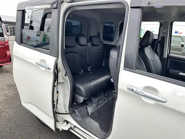 トヨタ ルーミー カスタムG 宮城県 2021(令3)年 5.3万km パールホワイトⅢ パノラミックビュー対応ナビレディパッケージ/・パノラミックビューモニター/・ステアリングスイッチ/コンフォートパッケージ/・シートヒーター（運転席/助手席）/・シートバックテーブル（運転席/助手席）/＝＝＝/スマートアシスト/・衝突回避支援ブレーキ機能/・車線逸脱警報機能/・ブレーキ制御付誤発進抑制機能/・先行車発進お知らせ機能/・アダプティブクルーズコントロール/・アダプティブドライビングビーム/・衝突警報機能/・ふらつき警報機能/・サイドビューランプ/・コーナーセンサー/・路側逸脱警報/・標識認識機能/社外9インチナビ（AVIC-RQ911）/・CD/DVD/・Bluetooth/・フルセグTV/ビルトインETC/両側パワースライドドア/革調シートカバー/革巻きステアリング/ステアリングスイッチ/電動パーキングブレーキ/ブレーキホールド/LEDヘッドランプ/フォグランプ/オートライト/スマートキー＆プッシュスタート/電動格納ミラー/純正14インチAW/純正フロアマット/純正ドアバイザー/Wエアバッグ