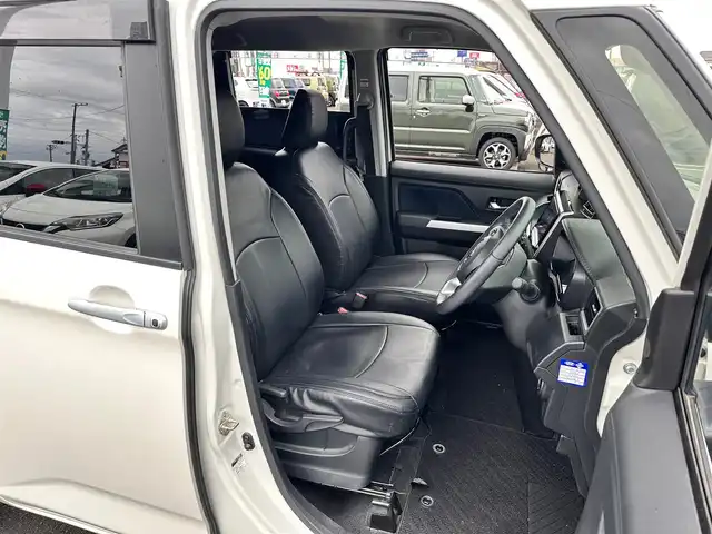 トヨタ ルーミー カスタムG 宮城県 2021(令3)年 5.3万km パールホワイトⅢ パノラミックビュー対応ナビレディパッケージ/・パノラミックビューモニター/・ステアリングスイッチ/コンフォートパッケージ/・シートヒーター（運転席/助手席）/・シートバックテーブル（運転席/助手席）/＝＝＝/スマートアシスト/・衝突回避支援ブレーキ機能/・車線逸脱警報機能/・ブレーキ制御付誤発進抑制機能/・先行車発進お知らせ機能/・アダプティブクルーズコントロール/・アダプティブドライビングビーム/・衝突警報機能/・ふらつき警報機能/・サイドビューランプ/・コーナーセンサー/・路側逸脱警報/・標識認識機能/社外9インチナビ（AVIC-RQ911）/・CD/DVD/・Bluetooth/・フルセグTV/ビルトインETC/両側パワースライドドア/革調シートカバー/革巻きステアリング/ステアリングスイッチ/電動パーキングブレーキ/ブレーキホールド/LEDヘッドランプ/フォグランプ/オートライト/スマートキー＆プッシュスタート/電動格納ミラー/純正14インチAW/純正フロアマット/純正ドアバイザー/Wエアバッグ