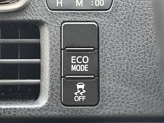 トヨタ ヴォクシー 東京都 2017(平29)年 8.2万km ブラック 純正ナビ/【Bluetooth/CD/DVD/フルセグTV】/バックカメラ/ETC/両側パワースライドドア/LEDヘッドライト/トヨタセーフティセンス/・プリクラッシュセーフティ/スマートキー/電動格納ミラー/16インチアルミホイール