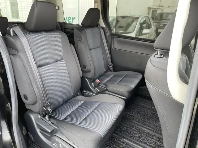 トヨタ ヴォクシー 東京都 2017(平29)年 8.2万km ブラック 純正ナビ/【Bluetooth/CD/DVD/フルセグTV】/バックカメラ/ETC/両側パワースライドドア/LEDヘッドライト/トヨタセーフティセンス/・プリクラッシュセーフティ/スマートキー/電動格納ミラー/16インチアルミホイール