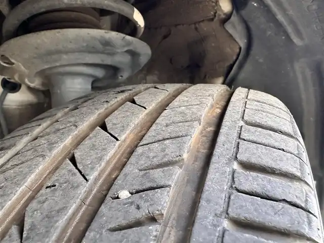 トヨタ プリウス A ツーリングセレクション 宮城県 2018(平30)年 4.6万km ホワイトパールクリスタルシャイン エアロ/セーフティセンス/・プリクラッシュセーフティ/・レーンディパーチャーアラート/・オートマチックハイビーム/・レーダークルーズコントロール/ブラインドスポットモニター/インテリジェントクリアランスソナー/シンプルインテリジェントパーキングアシスト/純正9インチナビ（NSZT-Y66T）/・CD/DVD/・Bluetooth/・フルセグTV/バックカメラ/ビルトインETC/ブラック合皮シート/シートヒーター/革巻きステアリング/ステアリングスイッチ/LEDヘッドライト/フォグランプ/オートライト/スマートキー＆プッシュスタート/電動格納ミラー/純正17インチAW/スペアタイヤ/純正フロアマット/純正ドアバイザー/トノカバー/W/サイド/カーテンエアバッグ