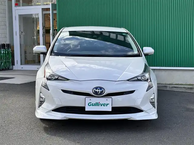 トヨタ プリウス A ツーリングセレクション 宮城県 2018(平30)年 4.6万km ホワイトパールクリスタルシャイン エアロ/セーフティセンス/・プリクラッシュセーフティ/・レーンディパーチャーアラート/・オートマチックハイビーム/・レーダークルーズコントロール/ブラインドスポットモニター/インテリジェントクリアランスソナー/シンプルインテリジェントパーキングアシスト/純正9インチナビ（NSZT-Y66T）/・CD/DVD/・Bluetooth/・フルセグTV/バックカメラ/ビルトインETC/ブラック合皮シート/シートヒーター/革巻きステアリング/ステアリングスイッチ/LEDヘッドライト/フォグランプ/オートライト/スマートキー＆プッシュスタート/電動格納ミラー/純正17インチAW/スペアタイヤ/純正フロアマット/純正ドアバイザー/トノカバー/W/サイド/カーテンエアバッグ