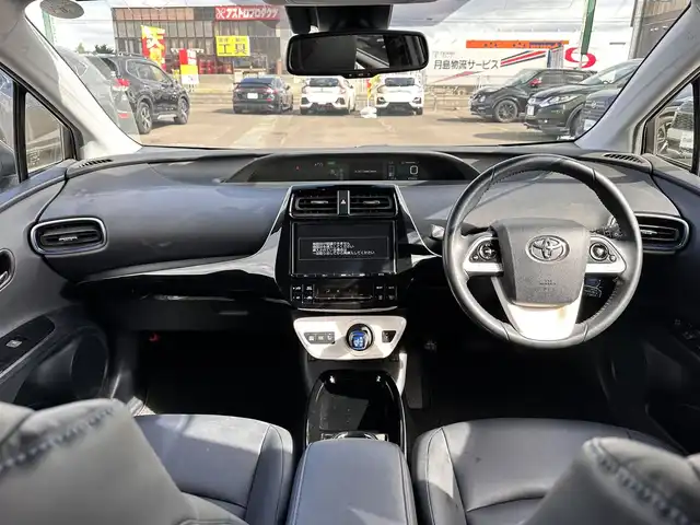 トヨタ プリウス A ツーリングセレクション 宮城県 2018(平30)年 4.6万km ホワイトパールクリスタルシャイン エアロ/セーフティセンス/・プリクラッシュセーフティ/・レーンディパーチャーアラート/・オートマチックハイビーム/・レーダークルーズコントロール/ブラインドスポットモニター/インテリジェントクリアランスソナー/シンプルインテリジェントパーキングアシスト/純正9インチナビ（NSZT-Y66T）/・CD/DVD/・Bluetooth/・フルセグTV/バックカメラ/ビルトインETC/ブラック合皮シート/シートヒーター/革巻きステアリング/ステアリングスイッチ/LEDヘッドライト/フォグランプ/オートライト/スマートキー＆プッシュスタート/電動格納ミラー/純正17インチAW/スペアタイヤ/純正フロアマット/純正ドアバイザー/トノカバー/W/サイド/カーテンエアバッグ