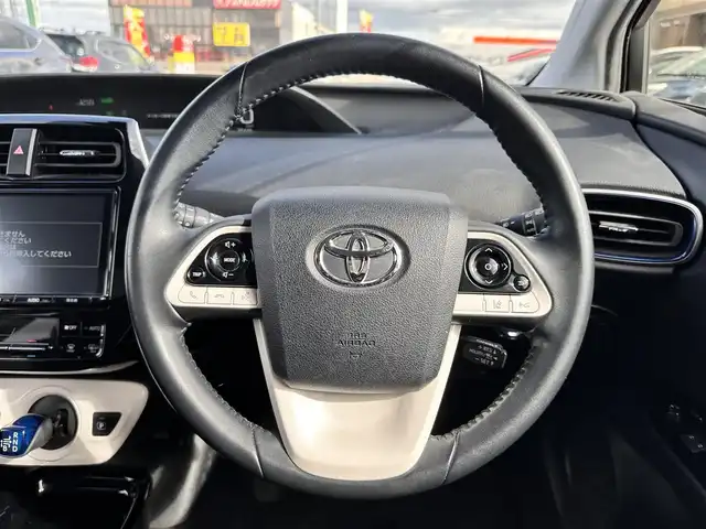 トヨタ プリウス A ツーリングセレクション 宮城県 2018(平30)年 4.6万km ホワイトパールクリスタルシャイン エアロ/セーフティセンス/・プリクラッシュセーフティ/・レーンディパーチャーアラート/・オートマチックハイビーム/・レーダークルーズコントロール/ブラインドスポットモニター/インテリジェントクリアランスソナー/シンプルインテリジェントパーキングアシスト/純正9インチナビ（NSZT-Y66T）/・CD/DVD/・Bluetooth/・フルセグTV/バックカメラ/ビルトインETC/ブラック合皮シート/シートヒーター/革巻きステアリング/ステアリングスイッチ/LEDヘッドライト/フォグランプ/オートライト/スマートキー＆プッシュスタート/電動格納ミラー/純正17インチAW/スペアタイヤ/純正フロアマット/純正ドアバイザー/トノカバー/W/サイド/カーテンエアバッグ