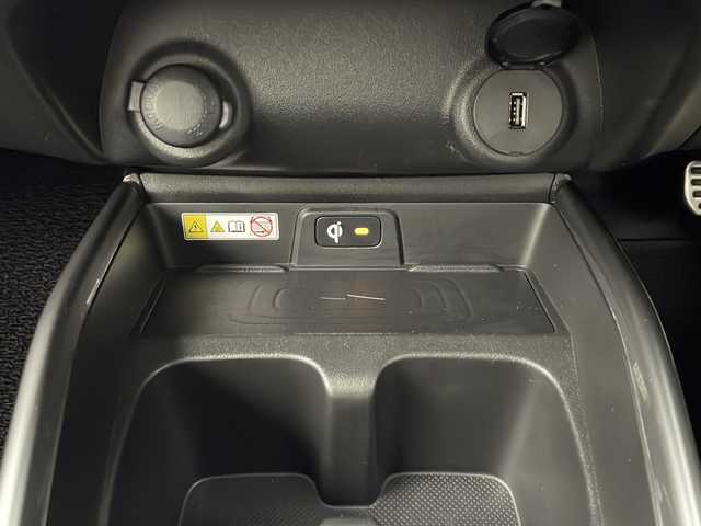 スズキ フロンクス 秋田県 2024(令6)年 0.9万km 白Ⅱ ４ＷＤ/純正ナビ/　(AM/FM/フルセグTV/Bluetooth/USB)/全方位カメラ/アダプティブクルーズコントロール/ハーフレザーシート/前席シートヒーター/ワイヤレス充電/ヘッドアップディスプレイ/ヒルディセントコントロール/オートブレーキホールド/プッシュスタート/スマートキー/パドルシフト/オートライト/LEDヘッドライト/AW付スタッドレス積込