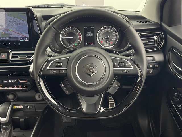 スズキ フロンクス 秋田県 2024(令6)年 0.9万km 白Ⅱ ４ＷＤ/純正ナビ/　(AM/FM/フルセグTV/Bluetooth/USB)/全方位カメラ/アダプティブクルーズコントロール/ハーフレザーシート/前席シートヒーター/ワイヤレス充電/ヘッドアップディスプレイ/ヒルディセントコントロール/オートブレーキホールド/プッシュスタート/スマートキー/パドルシフト/オートライト/LEDヘッドライト/AW付スタッドレス積込