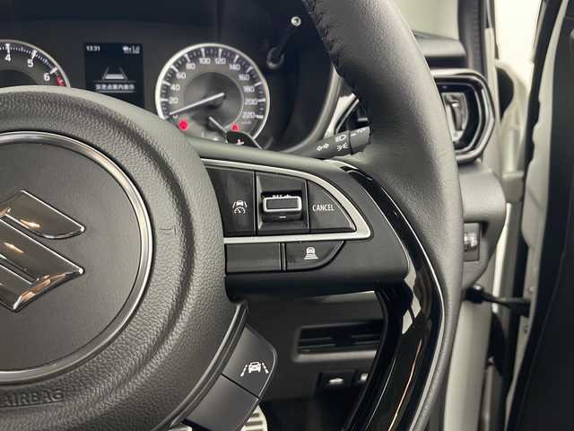 スズキ フロンクス 秋田県 2024(令6)年 0.9万km 白Ⅱ ４ＷＤ/純正ナビ/　(AM/FM/フルセグTV/Bluetooth/USB)/全方位カメラ/アダプティブクルーズコントロール/ハーフレザーシート/前席シートヒーター/ワイヤレス充電/ヘッドアップディスプレイ/ヒルディセントコントロール/オートブレーキホールド/プッシュスタート/スマートキー/パドルシフト/オートライト/LEDヘッドライト/AW付スタッドレス積込