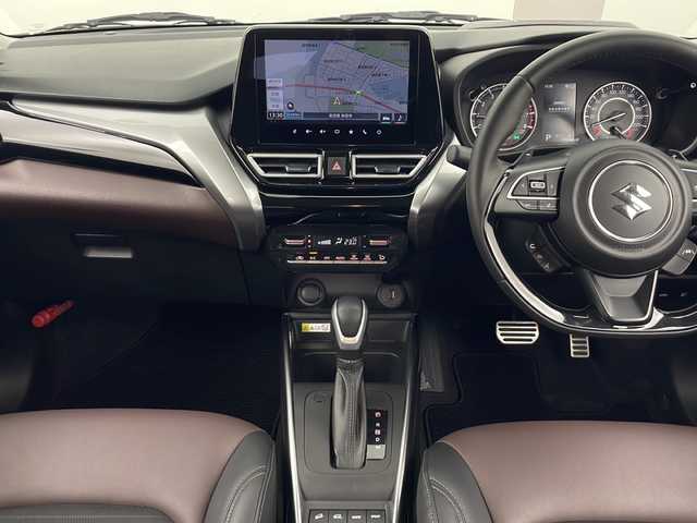 スズキ フロンクス 秋田県 2024(令6)年 0.9万km 白Ⅱ ４ＷＤ/純正ナビ/　(AM/FM/フルセグTV/Bluetooth/USB)/全方位カメラ/アダプティブクルーズコントロール/ハーフレザーシート/前席シートヒーター/ワイヤレス充電/ヘッドアップディスプレイ/ヒルディセントコントロール/オートブレーキホールド/プッシュスタート/スマートキー/パドルシフト/オートライト/LEDヘッドライト/AW付スタッドレス積込