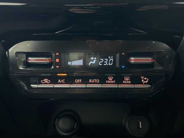 スズキ フロンクス 秋田県 2024(令6)年 0.9万km 白Ⅱ ４ＷＤ/純正ナビ/　(AM/FM/フルセグTV/Bluetooth/USB)/全方位カメラ/アダプティブクルーズコントロール/ハーフレザーシート/前席シートヒーター/ワイヤレス充電/ヘッドアップディスプレイ/ヒルディセントコントロール/オートブレーキホールド/プッシュスタート/スマートキー/パドルシフト/オートライト/LEDヘッドライト/AW付スタッドレス積込