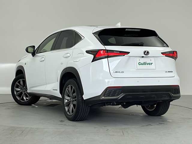レクサス ＮＸ 300h Fスポーツ 愛知県 2018(平30)年 5.8万km ホワイトノーヴァガラスフレーク パノラマルーフ/三眼LEDヘッドライト/純正ナビ/【Bluetooth/フルセグTV/USB/CD/DVD】/衝突被害軽減ブレーキ/コーナーセンサー/ブラインドスポットモニター/レーンアシスト/レーダークルーズコントロール/パドルシフト/ステアリングヒーター/黒革シート/ベンチレーション（D/N）/シートヒーター（D/N）/バックカメラ/電動リアゲート/ETC2.0/ドライブレコーダー/プッシュスタート/スマートキー/カードキー/スペアキー/オートマチックハイビーム/電動格納ミラー/純正18インチアルミホイール