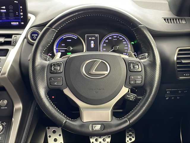 レクサス ＮＸ 300h Fスポーツ 愛知県 2018(平30)年 5.8万km ホワイトノーヴァガラスフレーク パノラマルーフ/三眼LEDヘッドライト/純正ナビ/【Bluetooth/フルセグTV/USB/CD/DVD】/衝突被害軽減ブレーキ/コーナーセンサー/ブラインドスポットモニター/レーンアシスト/レーダークルーズコントロール/パドルシフト/ステアリングヒーター/黒革シート/ベンチレーション（D/N）/シートヒーター（D/N）/バックカメラ/電動リアゲート/ETC2.0/ドライブレコーダー/プッシュスタート/スマートキー/カードキー/スペアキー/オートマチックハイビーム/電動格納ミラー/純正18インチアルミホイール