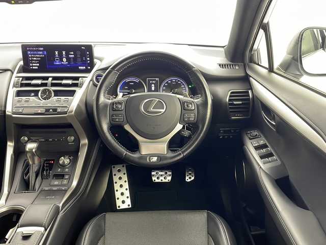 レクサス ＮＸ 300h Fスポーツ 愛知県 2018(平30)年 5.8万km ホワイトノーヴァガラスフレーク パノラマルーフ/三眼LEDヘッドライト/純正ナビ/【Bluetooth/フルセグTV/USB/CD/DVD】/衝突被害軽減ブレーキ/コーナーセンサー/ブラインドスポットモニター/レーンアシスト/レーダークルーズコントロール/パドルシフト/ステアリングヒーター/黒革シート/ベンチレーション（D/N）/シートヒーター（D/N）/バックカメラ/電動リアゲート/ETC2.0/ドライブレコーダー/プッシュスタート/スマートキー/カードキー/スペアキー/オートマチックハイビーム/電動格納ミラー/純正18インチアルミホイール