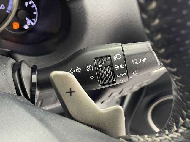 レクサス ＮＸ 300h Fスポーツ 愛知県 2018(平30)年 5.8万km ホワイトノーヴァガラスフレーク パノラマルーフ/三眼LEDヘッドライト/純正ナビ/【Bluetooth/フルセグTV/USB/CD/DVD】/衝突被害軽減ブレーキ/コーナーセンサー/ブラインドスポットモニター/レーンアシスト/レーダークルーズコントロール/パドルシフト/ステアリングヒーター/黒革シート/ベンチレーション（D/N）/シートヒーター（D/N）/バックカメラ/電動リアゲート/ETC2.0/ドライブレコーダー/プッシュスタート/スマートキー/カードキー/スペアキー/オートマチックハイビーム/電動格納ミラー/純正18インチアルミホイール