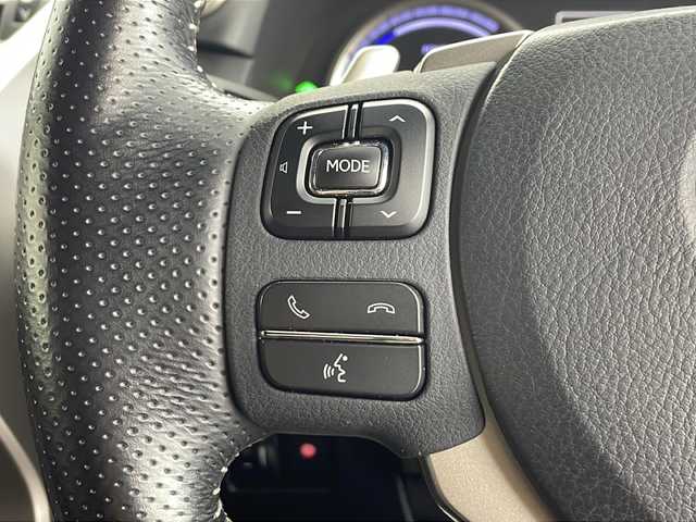 レクサス ＮＸ 300h Fスポーツ 愛知県 2018(平30)年 5.8万km ホワイトノーヴァガラスフレーク パノラマルーフ/三眼LEDヘッドライト/純正ナビ/【Bluetooth/フルセグTV/USB/CD/DVD】/衝突被害軽減ブレーキ/コーナーセンサー/ブラインドスポットモニター/レーンアシスト/レーダークルーズコントロール/パドルシフト/ステアリングヒーター/黒革シート/ベンチレーション（D/N）/シートヒーター（D/N）/バックカメラ/電動リアゲート/ETC2.0/ドライブレコーダー/プッシュスタート/スマートキー/カードキー/スペアキー/オートマチックハイビーム/電動格納ミラー/純正18インチアルミホイール