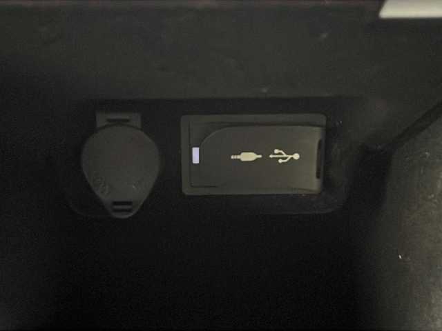 レクサス ＮＸ 300h Fスポーツ 愛知県 2018(平30)年 5.8万km ホワイトノーヴァガラスフレーク パノラマルーフ/三眼LEDヘッドライト/純正ナビ/【Bluetooth/フルセグTV/USB/CD/DVD】/衝突被害軽減ブレーキ/コーナーセンサー/ブラインドスポットモニター/レーンアシスト/レーダークルーズコントロール/パドルシフト/ステアリングヒーター/黒革シート/ベンチレーション（D/N）/シートヒーター（D/N）/バックカメラ/電動リアゲート/ETC2.0/ドライブレコーダー/プッシュスタート/スマートキー/カードキー/スペアキー/オートマチックハイビーム/電動格納ミラー/純正18インチアルミホイール