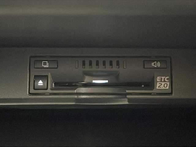 レクサス ＮＸ 300h Fスポーツ 愛知県 2018(平30)年 5.8万km ホワイトノーヴァガラスフレーク パノラマルーフ/三眼LEDヘッドライト/純正ナビ/【Bluetooth/フルセグTV/USB/CD/DVD】/衝突被害軽減ブレーキ/コーナーセンサー/ブラインドスポットモニター/レーンアシスト/レーダークルーズコントロール/パドルシフト/ステアリングヒーター/黒革シート/ベンチレーション（D/N）/シートヒーター（D/N）/バックカメラ/電動リアゲート/ETC2.0/ドライブレコーダー/プッシュスタート/スマートキー/カードキー/スペアキー/オートマチックハイビーム/電動格納ミラー/純正18インチアルミホイール