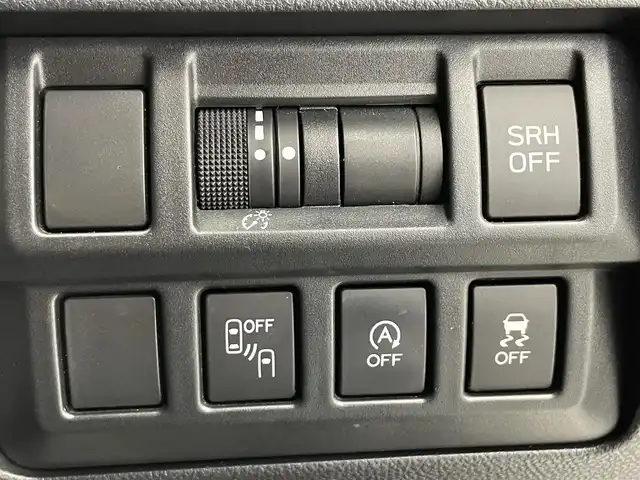 スバル インプレッサ スポーツ 2．0i－Lアイサイト 滋賀県 2017(平29)年 7.2万km クリスタルホワイトP 純正8インチナビ/【CD.DVD.フルセグTV.Bluetooth】/バックカメラ/衝突軽減ブレーキ/追従クルーズコントロール/レーンキープアシスト/LEDヘッドライト/オートライト/アイドリングストップ/MTモード付AT/ETC2.0/プッシュスタート/スマートキー