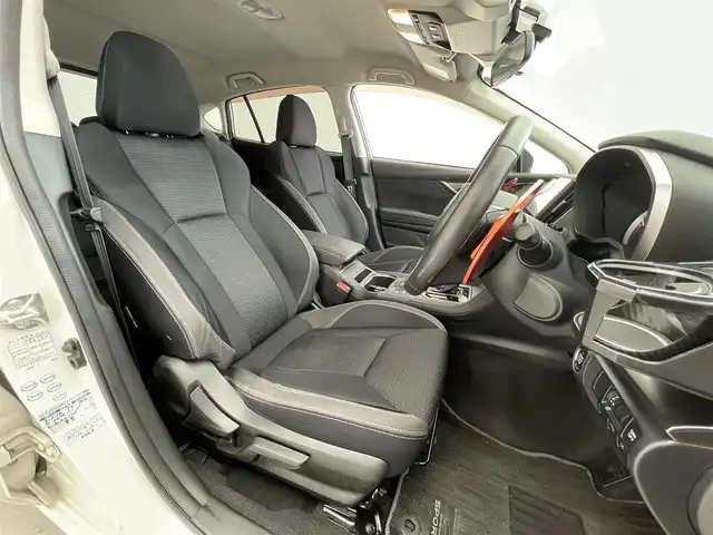 スバル インプレッサ スポーツ 2．0i－Lアイサイト 滋賀県 2017(平29)年 7.2万km クリスタルホワイトP 純正8インチナビ/【CD.DVD.フルセグTV.Bluetooth】/バックカメラ/衝突軽減ブレーキ/追従クルーズコントロール/レーンキープアシスト/LEDヘッドライト/オートライト/アイドリングストップ/MTモード付AT/ETC2.0/プッシュスタート/スマートキー