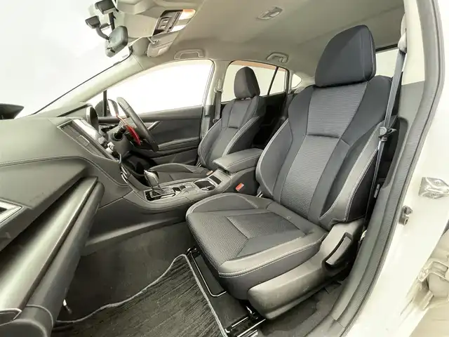 スバル インプレッサ スポーツ 2．0i－Lアイサイト 滋賀県 2017(平29)年 7.2万km クリスタルホワイトP 純正8インチナビ/【CD.DVD.フルセグTV.Bluetooth】/バックカメラ/衝突軽減ブレーキ/追従クルーズコントロール/レーンキープアシスト/LEDヘッドライト/オートライト/アイドリングストップ/MTモード付AT/ETC2.0/プッシュスタート/スマートキー