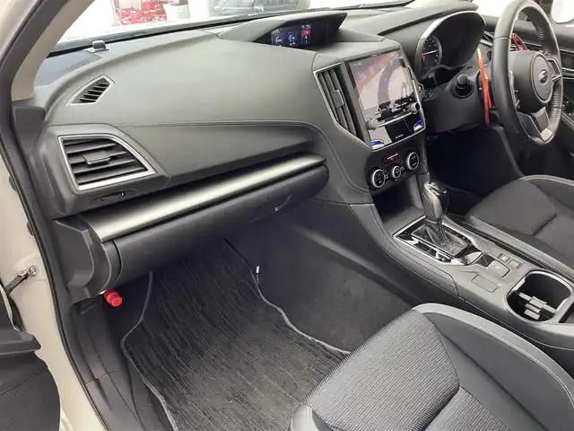 スバル インプレッサ スポーツ 2．0i－Lアイサイト 滋賀県 2017(平29)年 7.2万km クリスタルホワイトP 純正8インチナビ/【CD.DVD.フルセグTV.Bluetooth】/バックカメラ/衝突軽減ブレーキ/追従クルーズコントロール/レーンキープアシスト/LEDヘッドライト/オートライト/アイドリングストップ/MTモード付AT/ETC2.0/プッシュスタート/スマートキー