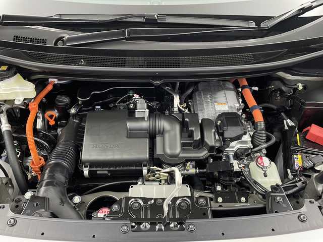 ホンダ フリード ハイブリット e:HEV クロスター 栃木県 2025(令7)年 0.1千km クリスタルブラックパール 登録済み未使用車/ホンダセンシング/・衝突軽減ブレーキ/・レーンキープアシスト/・渋滞追従機能付アダプティブクルーズコントロール/・誤発進抑制/・路外逸脱抑制/・旧発進抑制/・ブラインドスポットインフォメーション/・パーキングセンサーシステム/・歩行者事故低減ステアリング/。オートハイビーム/・標識認識/・先行者発進お知らせ/横滑り防止装置/両側パワースライドドア/コンビネーションシート(合皮)/シートヒーター(D/N席)/ステアリングスイッチ/LEDヘッドライト/LEDフォグランプ/純正15インチアルミホイール/プッシュスタート/スマートキー×2本/サイド+カーテンエアバッグ/保証書、取扱説明書