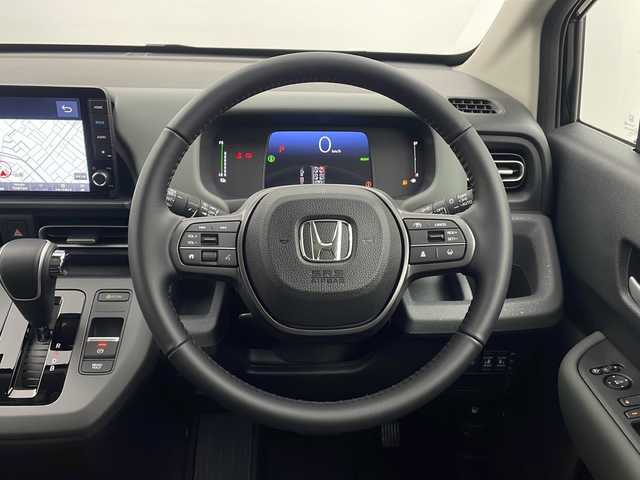 ホンダ フリード ハイブリット e:HEV クロスター 栃木県 2025(令7)年 0.1千km クリスタルブラックパール 登録済み未使用車/ホンダセンシング/・衝突軽減ブレーキ/・レーンキープアシスト/・渋滞追従機能付アダプティブクルーズコントロール/・誤発進抑制/・路外逸脱抑制/・旧発進抑制/・ブラインドスポットインフォメーション/・パーキングセンサーシステム/・歩行者事故低減ステアリング/。オートハイビーム/・標識認識/・先行者発進お知らせ/横滑り防止装置/両側パワースライドドア/コンビネーションシート(合皮)/シートヒーター(D/N席)/ステアリングスイッチ/LEDヘッドライト/LEDフォグランプ/純正15インチアルミホイール/プッシュスタート/スマートキー×2本/サイド+カーテンエアバッグ/保証書、取扱説明書