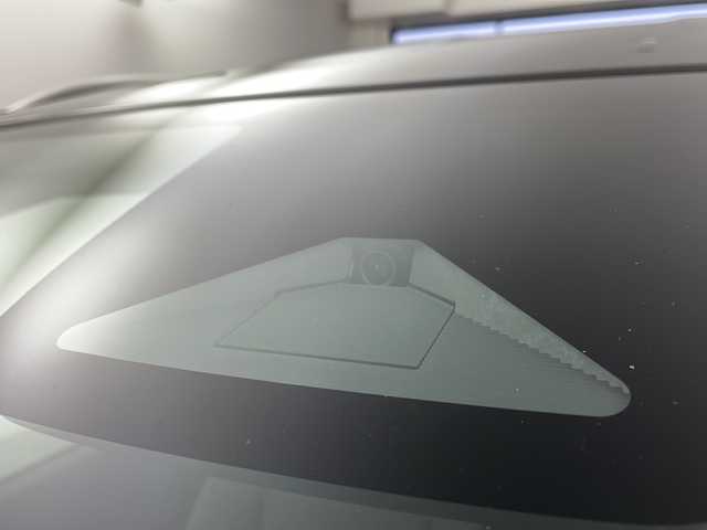 ホンダ フリード ハイブリット e:HEV クロスター 栃木県 2025(令7)年 0.1千km クリスタルブラックパール 登録済み未使用車/ホンダセンシング/・衝突軽減ブレーキ/・レーンキープアシスト/・渋滞追従機能付アダプティブクルーズコントロール/・誤発進抑制/・路外逸脱抑制/・旧発進抑制/・ブラインドスポットインフォメーション/・パーキングセンサーシステム/・歩行者事故低減ステアリング/。オートハイビーム/・標識認識/・先行者発進お知らせ/横滑り防止装置/両側パワースライドドア/コンビネーションシート(合皮)/シートヒーター(D/N席)/ステアリングスイッチ/LEDヘッドライト/LEDフォグランプ/純正15インチアルミホイール/プッシュスタート/スマートキー×2本/サイド+カーテンエアバッグ/保証書、取扱説明書