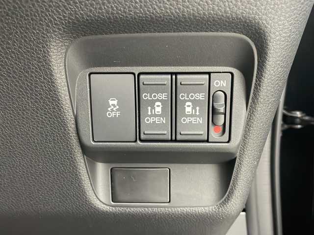 ホンダ フリード ハイブリット e:HEV クロスター 栃木県 2025(令7)年 0.1千km クリスタルブラックパール 登録済み未使用車/ホンダセンシング/・衝突軽減ブレーキ/・レーンキープアシスト/・渋滞追従機能付アダプティブクルーズコントロール/・誤発進抑制/・路外逸脱抑制/・旧発進抑制/・ブラインドスポットインフォメーション/・パーキングセンサーシステム/・歩行者事故低減ステアリング/。オートハイビーム/・標識認識/・先行者発進お知らせ/横滑り防止装置/両側パワースライドドア/コンビネーションシート(合皮)/シートヒーター(D/N席)/ステアリングスイッチ/LEDヘッドライト/LEDフォグランプ/純正15インチアルミホイール/プッシュスタート/スマートキー×2本/サイド+カーテンエアバッグ/保証書、取扱説明書