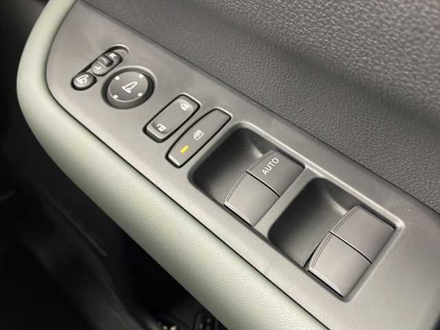 ホンダ フリード ハイブリット e:HEV クロスター 栃木県 2025(令7)年 0.1千km クリスタルブラックパール 登録済み未使用車/ホンダセンシング/・衝突軽減ブレーキ/・レーンキープアシスト/・渋滞追従機能付アダプティブクルーズコントロール/・誤発進抑制/・路外逸脱抑制/・旧発進抑制/・ブラインドスポットインフォメーション/・パーキングセンサーシステム/・歩行者事故低減ステアリング/。オートハイビーム/・標識認識/・先行者発進お知らせ/横滑り防止装置/両側パワースライドドア/コンビネーションシート(合皮)/シートヒーター(D/N席)/ステアリングスイッチ/LEDヘッドライト/LEDフォグランプ/純正15インチアルミホイール/プッシュスタート/スマートキー×2本/サイド+カーテンエアバッグ/保証書、取扱説明書