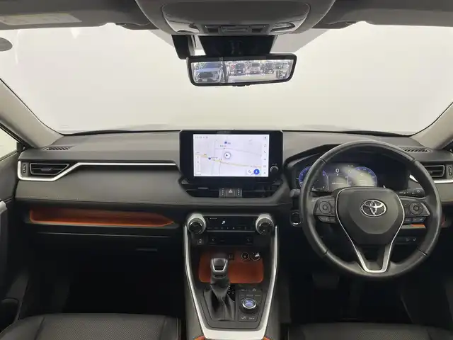 トヨタ ＲＡＶ４ アドベンチャー 富山県 2023(令5)年 3万km アティチュードブラックマイカ 4WD/純正10.5インチナビ/（AM/FM/USB/BT/Miracast）/フルセグTV/バックカメラ/パノラマルーフ/プリクラッシュセーフティ/レーダークルーズコントロール/レーンディパーチャーアラート/ロードサインアシスト/ブラインドスポットモニター/クリアランスソナー/ビルトインETC2.0/デジタルインナーミラー/合皮シート/前席温熱＋ベンチレーションシート/ステアリングヒーター/純正フロアマット/スマートキー/プッシュスタート/取扱説明書/保証書