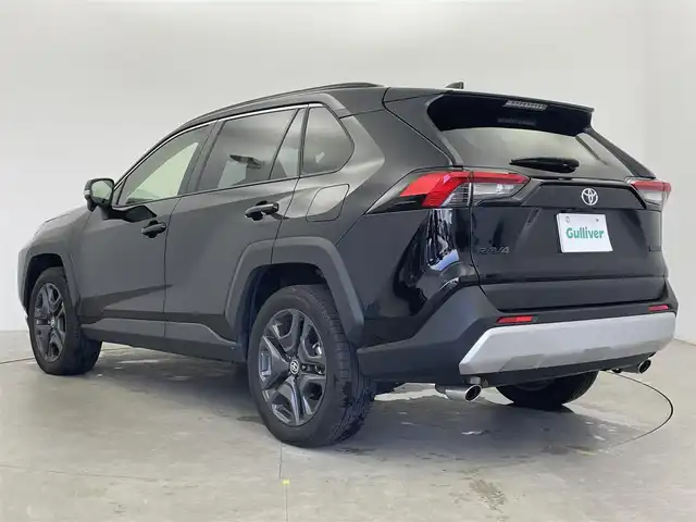 トヨタ ＲＡＶ４ アドベンチャー 富山県 2023(令5)年 3万km アティチュードブラックマイカ 4WD/純正10.5インチナビ/（AM/FM/USB/BT/Miracast）/フルセグTV/バックカメラ/パノラマルーフ/プリクラッシュセーフティ/レーダークルーズコントロール/レーンディパーチャーアラート/ロードサインアシスト/ブラインドスポットモニター/クリアランスソナー/ビルトインETC2.0/デジタルインナーミラー/合皮シート/前席温熱＋ベンチレーションシート/ステアリングヒーター/純正フロアマット/スマートキー/プッシュスタート/取扱説明書/保証書