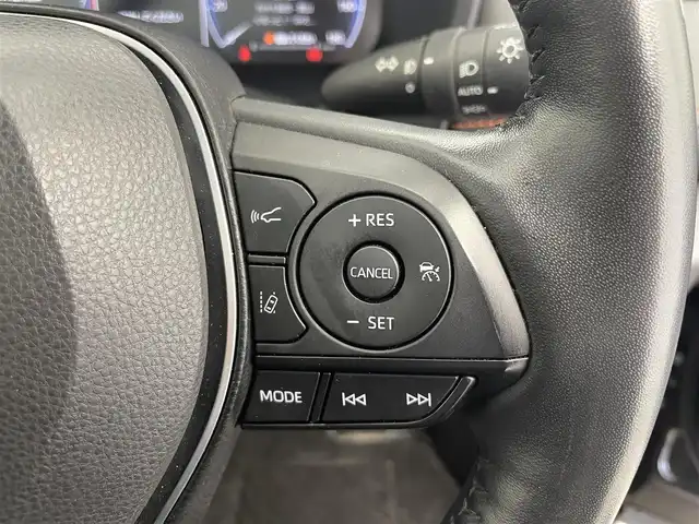 トヨタ ＲＡＶ４ アドベンチャー 富山県 2023(令5)年 3万km アティチュードブラックマイカ 4WD/純正10.5インチナビ/（AM/FM/USB/BT/Miracast）/フルセグTV/バックカメラ/パノラマルーフ/プリクラッシュセーフティ/レーダークルーズコントロール/レーンディパーチャーアラート/ロードサインアシスト/ブラインドスポットモニター/クリアランスソナー/ビルトインETC2.0/デジタルインナーミラー/合皮シート/前席温熱＋ベンチレーションシート/ステアリングヒーター/純正フロアマット/スマートキー/プッシュスタート/取扱説明書/保証書