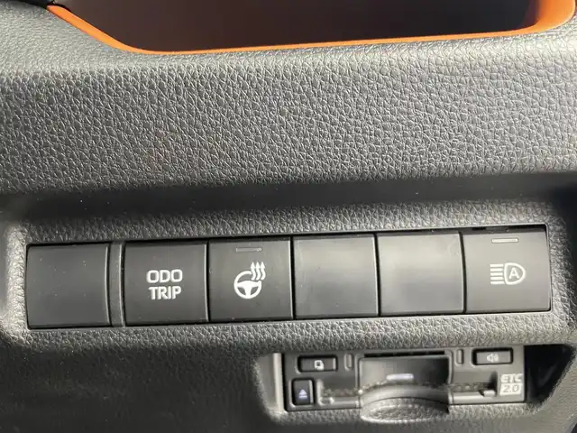 トヨタ ＲＡＶ４ アドベンチャー 富山県 2023(令5)年 3万km アティチュードブラックマイカ 4WD/純正10.5インチナビ/（AM/FM/USB/BT/Miracast）/フルセグTV/バックカメラ/パノラマルーフ/プリクラッシュセーフティ/レーダークルーズコントロール/レーンディパーチャーアラート/ロードサインアシスト/ブラインドスポットモニター/クリアランスソナー/ビルトインETC2.0/デジタルインナーミラー/合皮シート/前席温熱＋ベンチレーションシート/ステアリングヒーター/純正フロアマット/スマートキー/プッシュスタート/取扱説明書/保証書