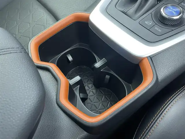 トヨタ ＲＡＶ４ アドベンチャー 富山県 2023(令5)年 3万km アティチュードブラックマイカ 4WD/純正10.5インチナビ/（AM/FM/USB/BT/Miracast）/フルセグTV/バックカメラ/パノラマルーフ/プリクラッシュセーフティ/レーダークルーズコントロール/レーンディパーチャーアラート/ロードサインアシスト/ブラインドスポットモニター/クリアランスソナー/ビルトインETC2.0/デジタルインナーミラー/合皮シート/前席温熱＋ベンチレーションシート/ステアリングヒーター/純正フロアマット/スマートキー/プッシュスタート/取扱説明書/保証書