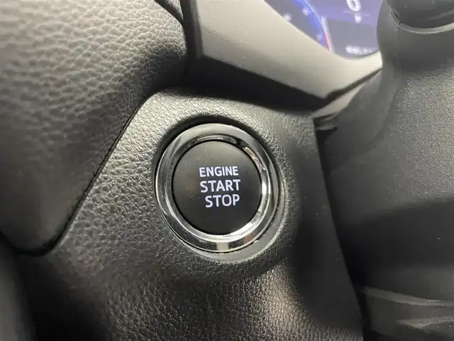 トヨタ ＲＡＶ４ アドベンチャー 富山県 2023(令5)年 3万km アティチュードブラックマイカ 4WD/純正10.5インチナビ/（AM/FM/USB/BT/Miracast）/フルセグTV/バックカメラ/パノラマルーフ/プリクラッシュセーフティ/レーダークルーズコントロール/レーンディパーチャーアラート/ロードサインアシスト/ブラインドスポットモニター/クリアランスソナー/ビルトインETC2.0/デジタルインナーミラー/合皮シート/前席温熱＋ベンチレーションシート/ステアリングヒーター/純正フロアマット/スマートキー/プッシュスタート/取扱説明書/保証書