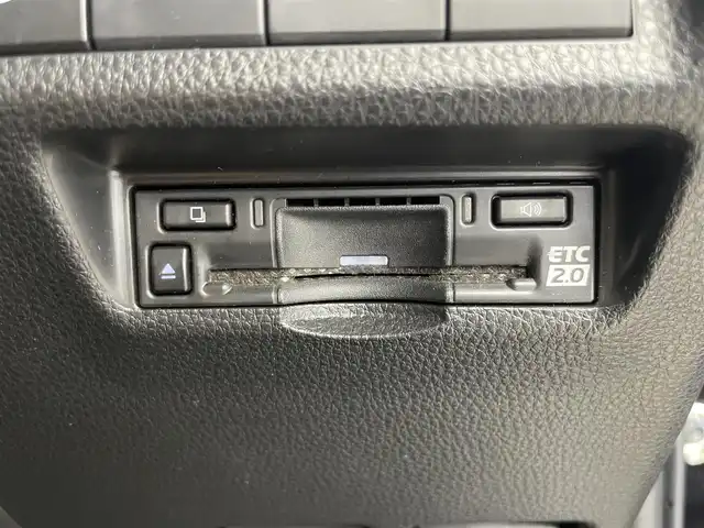 トヨタ ＲＡＶ４ アドベンチャー 富山県 2023(令5)年 3万km アティチュードブラックマイカ 4WD/純正10.5インチナビ/（AM/FM/USB/BT/Miracast）/フルセグTV/バックカメラ/パノラマルーフ/プリクラッシュセーフティ/レーダークルーズコントロール/レーンディパーチャーアラート/ロードサインアシスト/ブラインドスポットモニター/クリアランスソナー/ビルトインETC2.0/デジタルインナーミラー/合皮シート/前席温熱＋ベンチレーションシート/ステアリングヒーター/純正フロアマット/スマートキー/プッシュスタート/取扱説明書/保証書