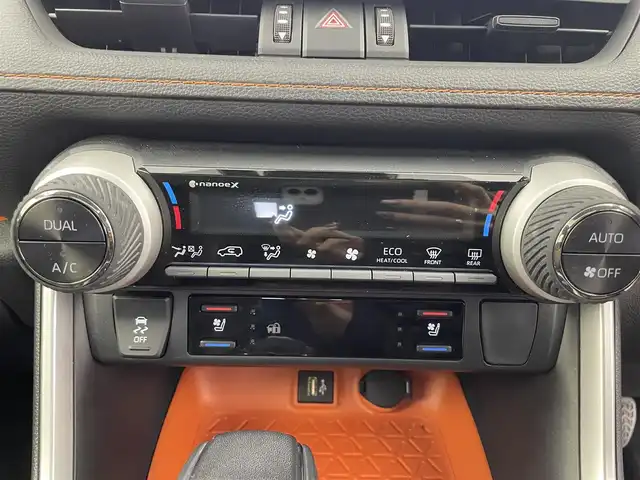 トヨタ ＲＡＶ４ アドベンチャー 富山県 2023(令5)年 3万km アティチュードブラックマイカ 4WD/純正10.5インチナビ/（AM/FM/USB/BT/Miracast）/フルセグTV/バックカメラ/パノラマルーフ/プリクラッシュセーフティ/レーダークルーズコントロール/レーンディパーチャーアラート/ロードサインアシスト/ブラインドスポットモニター/クリアランスソナー/ビルトインETC2.0/デジタルインナーミラー/合皮シート/前席温熱＋ベンチレーションシート/ステアリングヒーター/純正フロアマット/スマートキー/プッシュスタート/取扱説明書/保証書